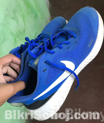 Nike revolution Sneacker size40 used